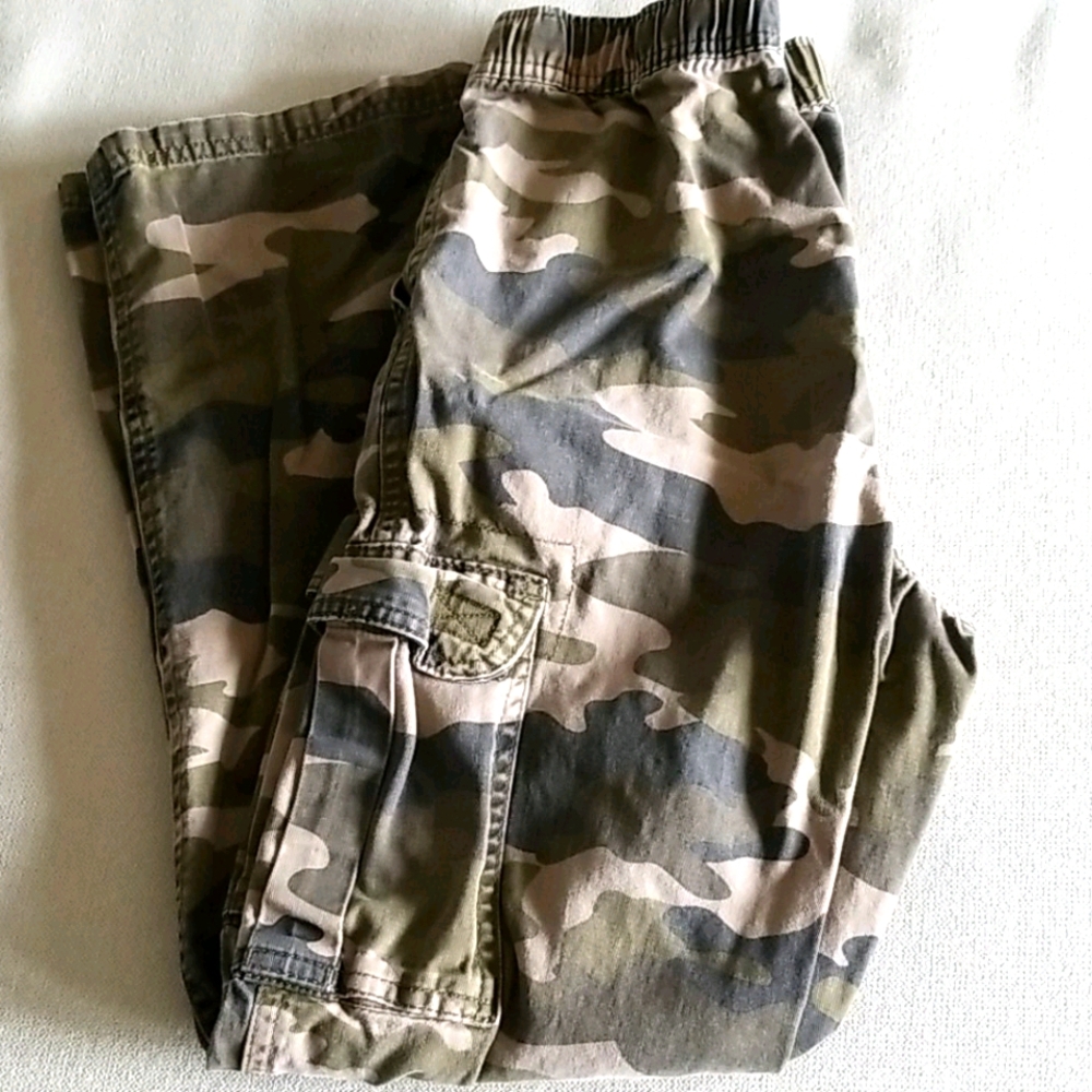 EUC Children's Place Boys Cargo in Camo